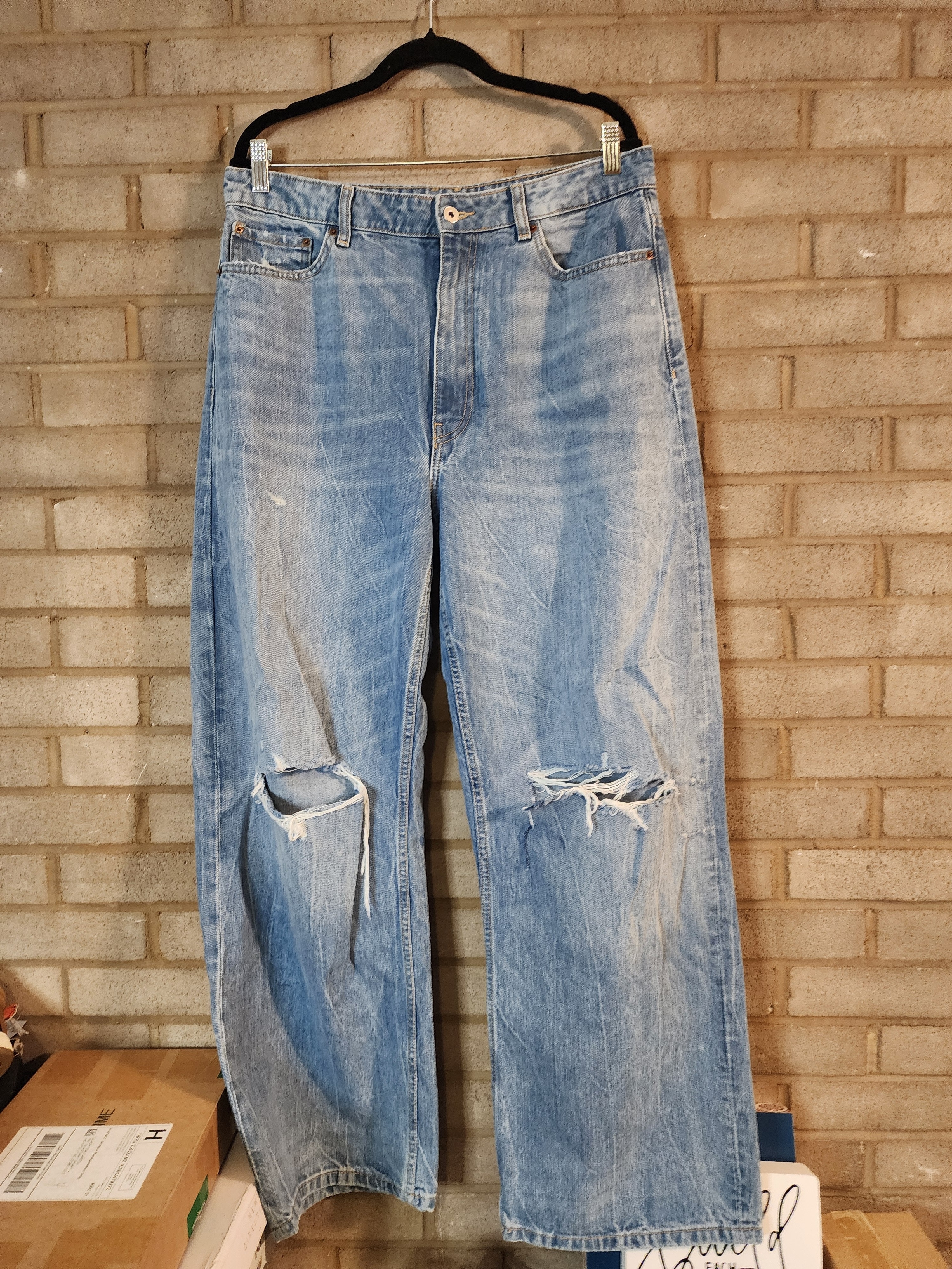 Zara Trf Mid-Rise Baggylight Wash Distressed Wide-Leg Jeans